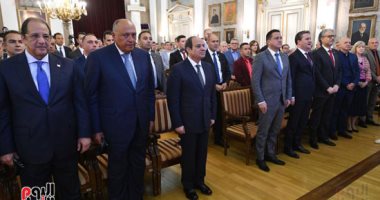 العالم هذا المساء.. جامعة بلجراد تمنح الرئيس السيسى الدكتوراة الفخرية.. إصابة جو بايدن بكورونا.. برلمانى كولومبى يوزع شيكولاتة الماريجوانا بالكونجرس.. قصر باكنجهام يستعد لافتتاح معرض "تتويج الملكة"
