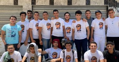 بالدفوف والزى الموحد.. طلاب مدرسة بالمحلة يحتلفون بانتهاء امتحانات الثانوية العامة
