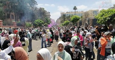 فرحة وزغاريد فى وداعها.. أولياء الأمور: لأول مرة الثانوية العامة من غير خوف