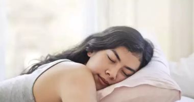 ماذا تفعل قبل النوم لتحسين صحة الأمعاء؟ اتمشى وجرب شرب النعناع