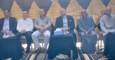محافظ بني سويف يؤدى واجب العزاء في وفاة رئيس مجلس قروي قمبش بمركز ببا