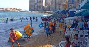 السياحة والمصايف بالإسكندرية: نسبة الإشغالات 35% وحالة البحر مستقرة.. صور