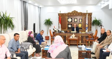 محافظ قنا يترأس اللجنة الدائمة لاختيار المتقدمين للوظائف القيادية.. التفاصيل