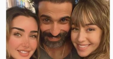 هنا الزاهد فى صورة جديدة مع زوجها وشقيقتها.. وتعلق: حياتى  
