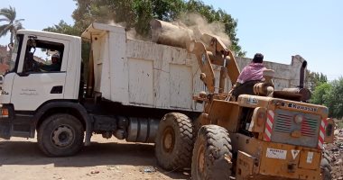 محافظة الجيزة: رفع 70 طن مخلفات ونواتج تطهير بطريق غمازة الكبرى بالصف
