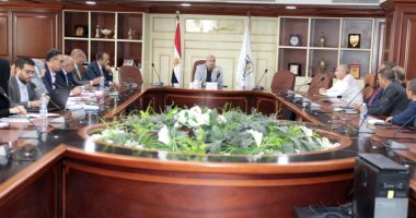 محافظ بني سويف يناقش مع جمعية المستثمرين آليات ترفيق المنطقة 2/31 للصناعات الثقيلة