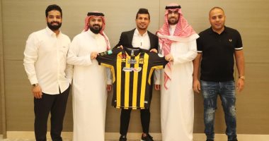 طارق حامد يظهر لأول مرة بقميص اتحاد جدة بعد التوقيع حتى 2024.. صور