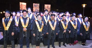 رئيس جامعة الإسكندرية يشهد حفل تخريج طلاب الماجستير المهنى بكلية التجارة