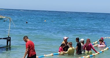 فرحة وزغاريد.. شاطئ ذوى الهمم بالإسكندرية يستقبل المكفوفين