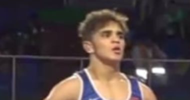 محمد عصام يخسر فى ربع نهائى بطولة العالم للمصارعة بإيطاليا