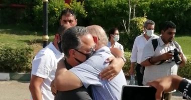 وصول جثمان والد الإعلامى شريف عامر لمسجد الشرطة بالشيخ زايد 