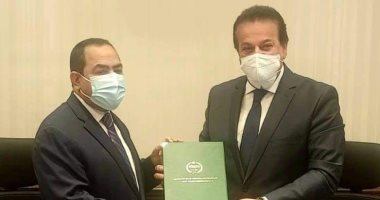 خالد عبد الغفار يتسلم نتيجة مسابقة تعيين 20 أخصائى أشعة بوزارة الصحة