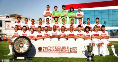 لاعبو الزمالك والجهاز الفنى يحتفلون بالدورى والكأس بجلسة تصوير