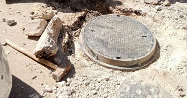 استجابة لـ"سيبها علينا".. تركيب غطاء بلاعة بمنطقة مصنع الكراسى