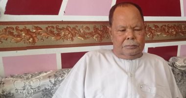 العامل المصرى بعد تقبيل رأسه من كفيله السعودى: أمانتى سبب التكريم
