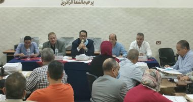 وكيل تعليم الغربية يناقش الاستعداد لامتحانات الدور الثانى للإعدادية 