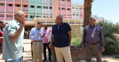 محافظ الوادى الجديد يبحث تطوير ورفع كفاءة فندق الخارجة وشارع النبوى المهندس ..صور