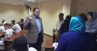 نائب رئيس جامعة بنها يتفقد أول أيام اختبارات القدرات بكليتى الفنون التطبيقية والتمريض