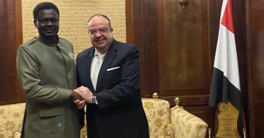سفير مصر بالسودان يبحث مع حاكم إقليم دارفور سبل تعزيز العلاقات