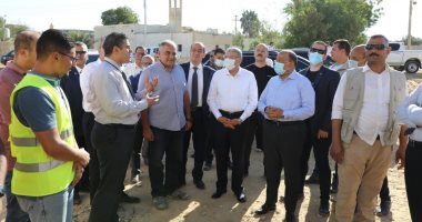 وزير التنمية المحلية ومحافظ المنيا يتفقدان مشروعات حياة كريمة بالعدوة.. صور