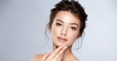 طرق سهلة للحصول على بشرة مشرقة خالية من العيوب.. خليكى رياضية
