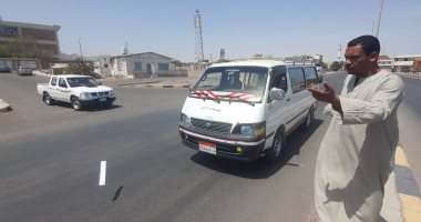 مجلس مدينة سفاجا ينظم لجنة لمتابعة انتظام العمل داخل مواقف السيارات