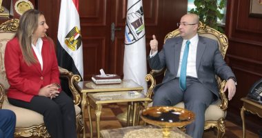 محافظ بنى سويف يبحث مع نائب وزير الاتصالات مشروعات التحول الرقمى