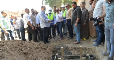 حياة كريمة.. تنفيذ وصلات صرف صحى بقريتى بنى شقير وبنى رافع بأسيوط.. صور  