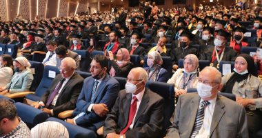 وزير التعليم العالى يشهد حفل تخريج دفعة جامعة العلوم والتكنولوجيا بمدينة زويل