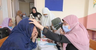 حياة كريمة.. فحص وعلاج 1247 مريضا وصرف الدواء مجانا بقافلة جامعة طنطا فى السنطة