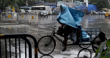 غضب الطبيعة.. فيضانات وحرائق وجفاف فى عدة بلدان.. اليمن يواجه خطر السيول.. الجزائر: إخماد 78 حريقا في 11 ولاية خلال24 ساعة.. موجة جفاف بالمغرب.. وبلدان خليجية رفعت الاستعدادات لموجات الطقس السىء
