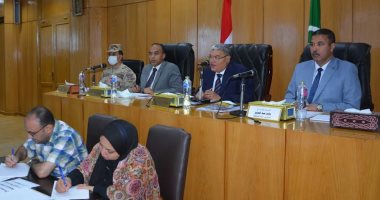 محافظ المنيا يناشد المواطنين بتلقى الجرعة التنشيطية للقاح كورونا