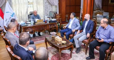 ميناء دمياط يبحث تطوير التعاون مع الخط الملاحي هاباج لويد