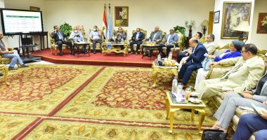 محافظ أسيوط يبحث مع أعضاء النواب والشيوخ الموقف التنفيذى للمشروعات  