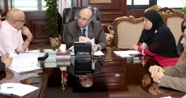 محافظ بنى سويف يواصل استقبال المواطنين لبحث الحلول لمطالبهم ومشاكلهم