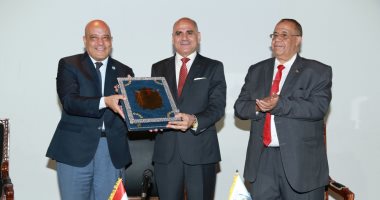 قيادات الأقصر يشهدون حفل لتكريم رئيس جامعة الأقصر عقب بلوغه سن التقاعد