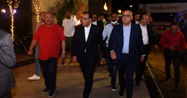رئيس الوزراء يبدأ جولة تفقدية ليلية بالمنطقة الترفيهية بمدينة العلمين الجديدة