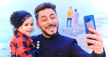 "متفائل رغم كل شىء".. حكاية كلمات نقشها يوسف بائع الفريسكا على صندوق بضاعته