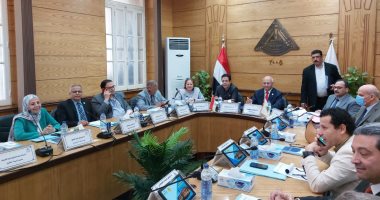 رئيس جامعة بنها يشكر قيادات الجامعة على جهودهم فى أعمال الامتحانات وإعلان النتائج