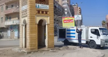  حملات نظافة وغسل وتطهير ميادين كفر الشيخ وما تضمه من مسلات وتماثيل.. صور