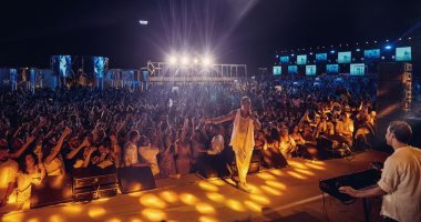 عمرو دياب يتألق فى حفله الأخير بالساحل الشمالى.. صور 