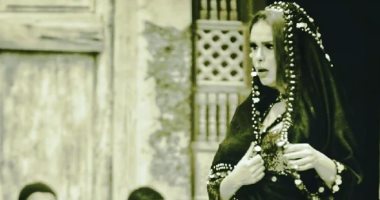 مسرحية "زقاق المدق" لـ دنيا عبد العزيز تعود على مسرح البالون مساء اليوم