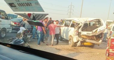 مصرع شخص وإصابة آخر في انقلاب سيارة جامبو محملة بكراتين في نزلة دائرى قليوب