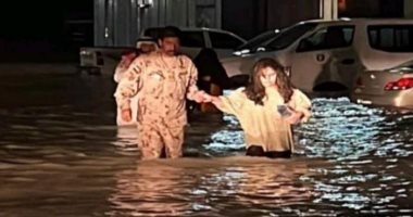 فيضانات الإمارات: إنقاذ أسرة فى منطقة "الفصيل" بالفجيرة.. فيديو