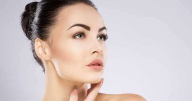 زيت الخروع وشرب الماء.. خطوات تعيد جمال الحاجب بشكل كثيف طبيعى 