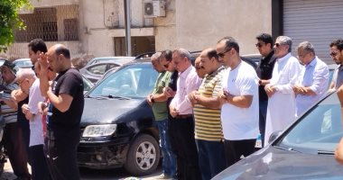 تشييع جثمان الكابتن إبراهيم الدسوقي لاعب نادى الزمالك الأسبق ببنها.. صور 