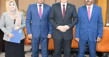 رئيس جامعة القناة يصدر قرارات بالتجديد لعميد الاستزراع السمكي ووكلائه 