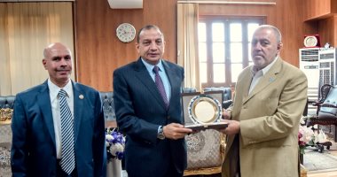 رئيس جامعة بنى سويف يستقبل وفد منظمة الفاو بالقاهرة