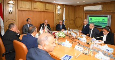 محافظ قنا يبحث مع رئيس هيئة تنمية الصعيد خطة إقامة المشروعات التنموية
