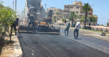 رصف الطرق بشاطئ السلام وحملات نظافة بمصيف بلطيم والرياض والبرلس.. صور